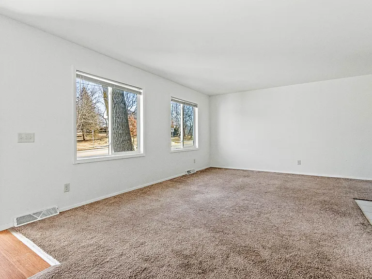 1302 N Gammon Rd — Photo 12