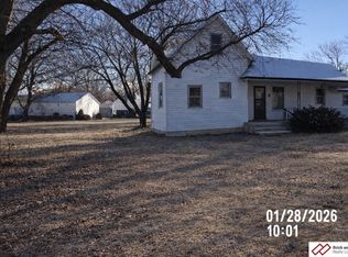 420 N 10th St, Wymore, NE 68466