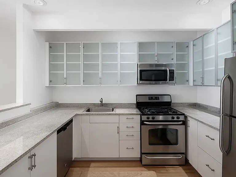 37 Wall St #10B — Photo 1