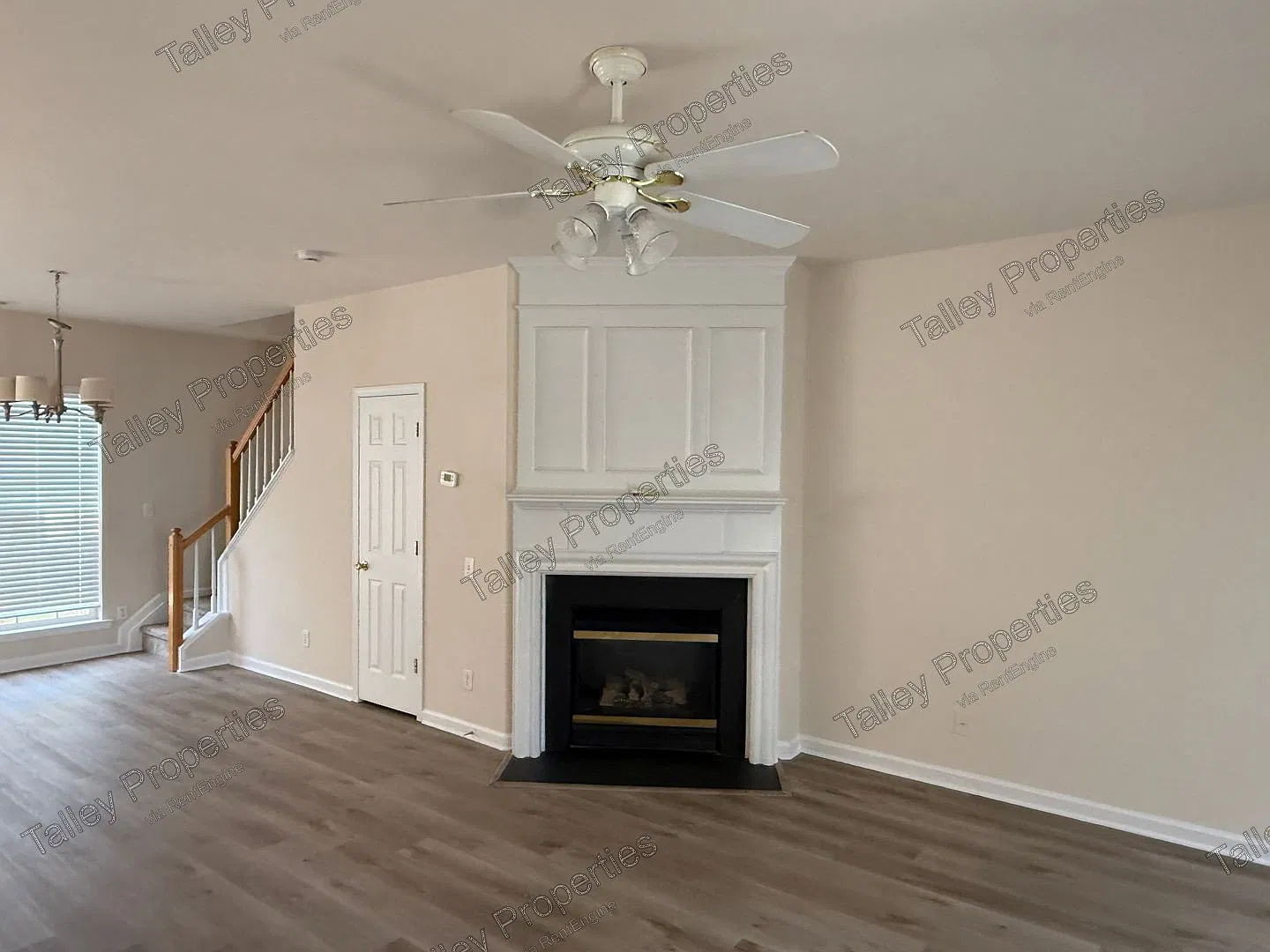 3 bed, 2.5 bath, 1440 sqft, $2,049 — Photo 3