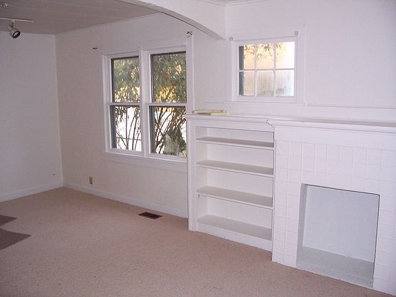 Living w/ Fireplace