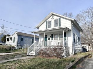 26 Crescent St, New London, CT 06320