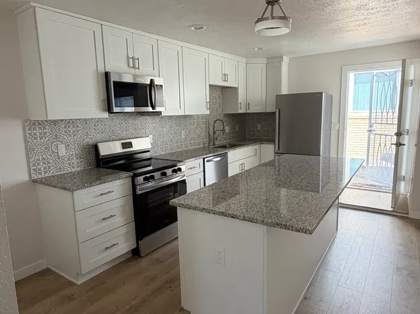 624 Monroe St NE Unit B, Albuquerque, NM 87110