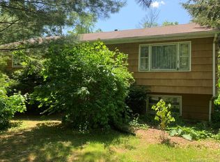 23 Woodbury Dr, Danbury, CT 06811