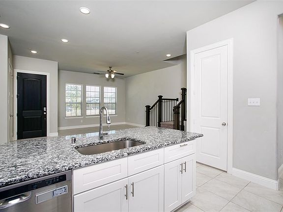 3rd image of 1449 Perrin Ln