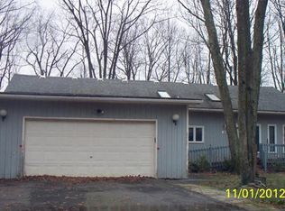 228 Stillwater Dr, Pocono Summit, PA 18346