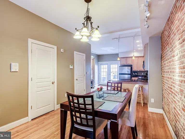 1603 Light St — Photo 5
