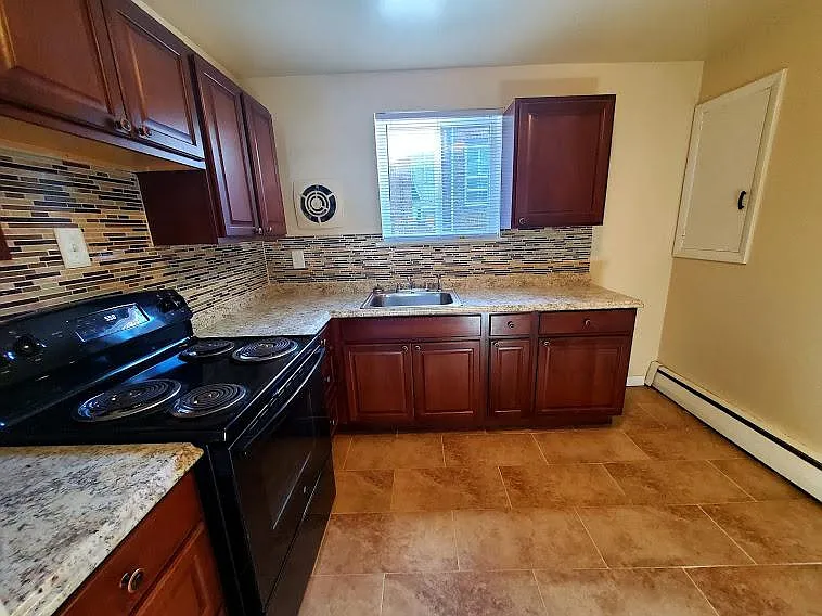 3212 Ellwood Ave — Photo 5