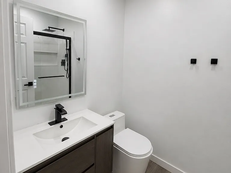 716 Crazy Horse St — Photo 3