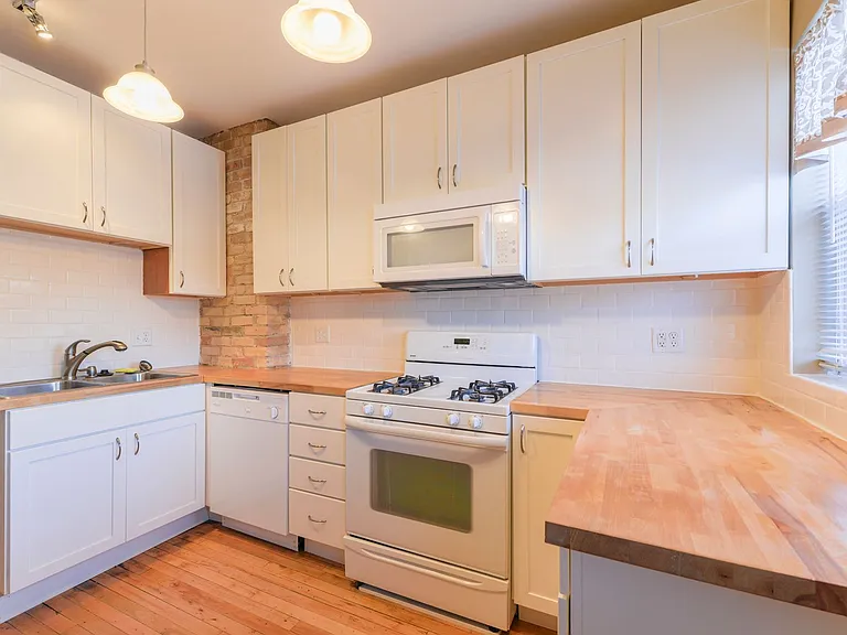 506 Newton Ave North — Photo 2