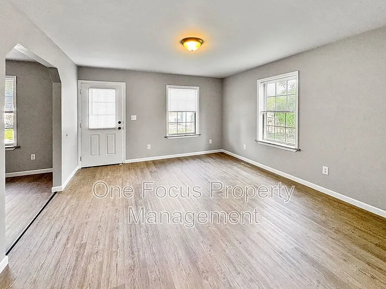 218 Peach St — Photo 2