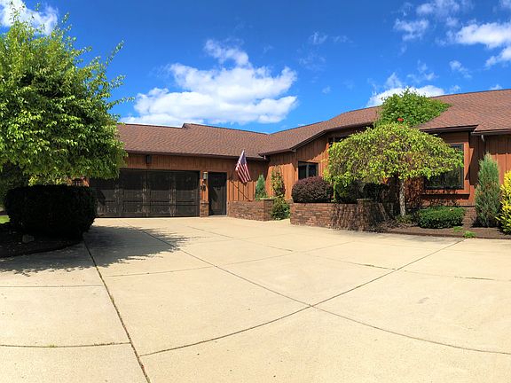 3rd image of 3181 Woodland Ct S