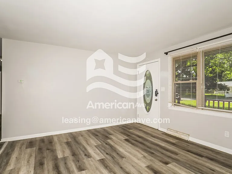 1793906_003_living_room_3.jpg