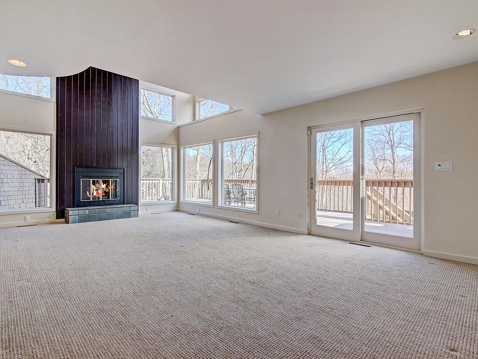 1st image of 115 Peninsula Dr
