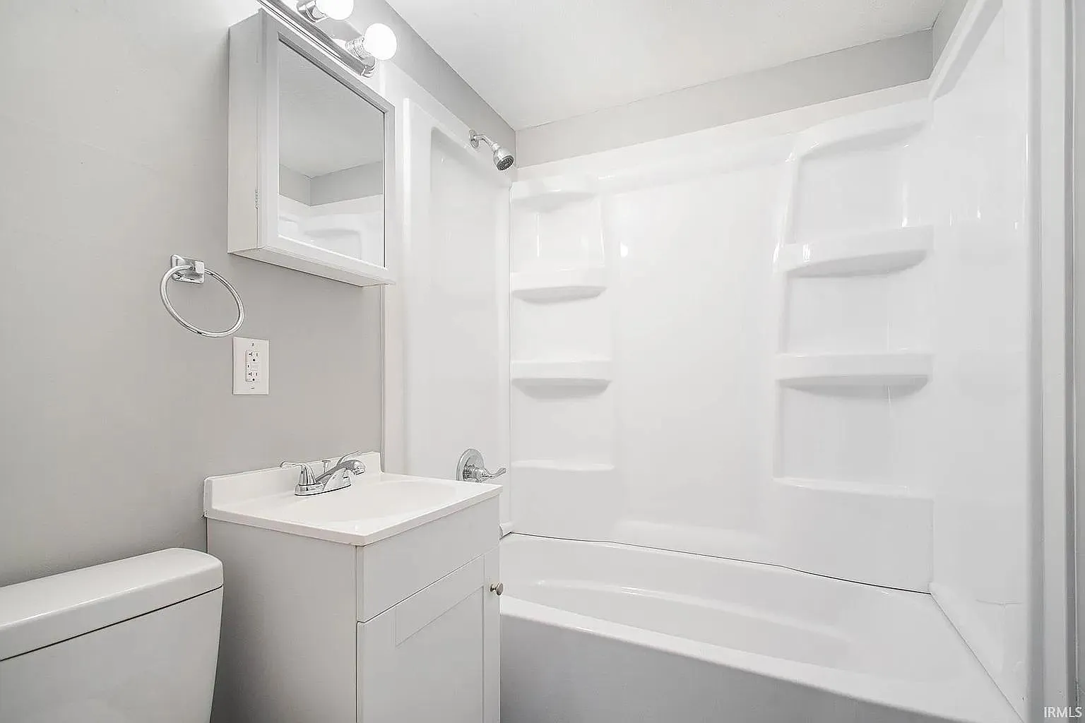 1534 E Bowman St — Photo 1