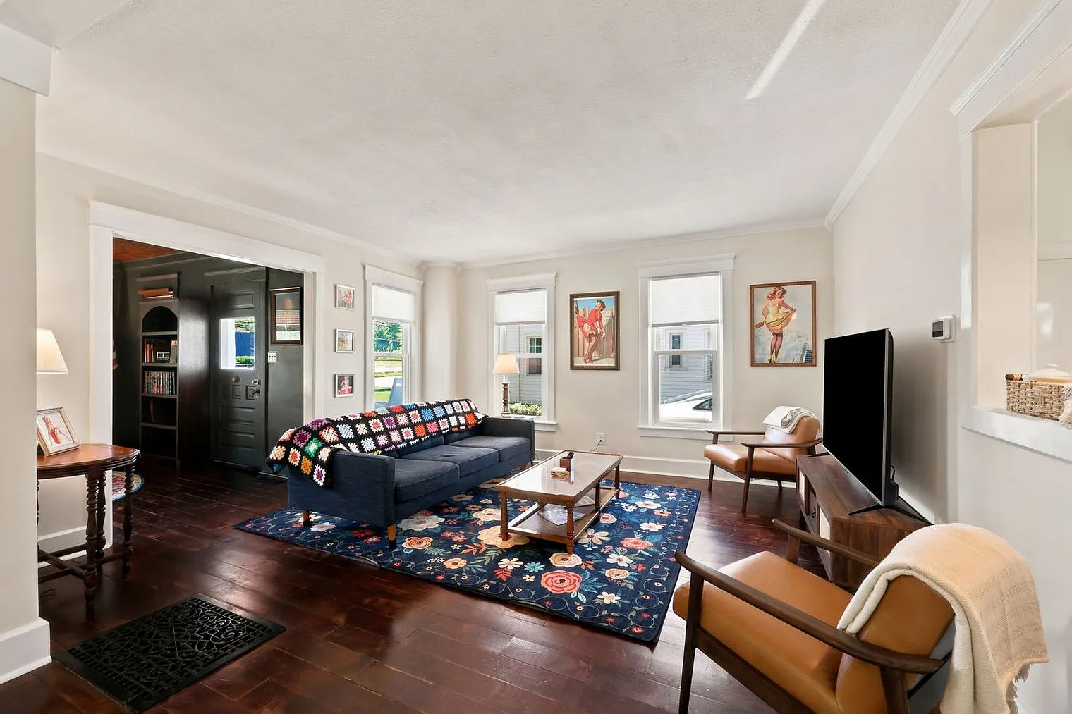 3 bed, 1.0 bath, 1431 sqft, $4,080 — Photo 1