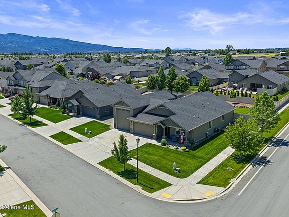 2nd image of 3665 N Croghan Dr