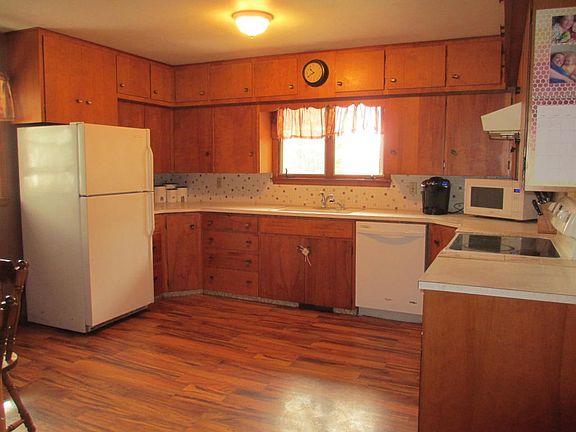 5th image of 210 La Grand Ln NW