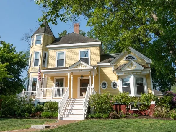 25 Greenleaf St, Amesbury, MA 01913