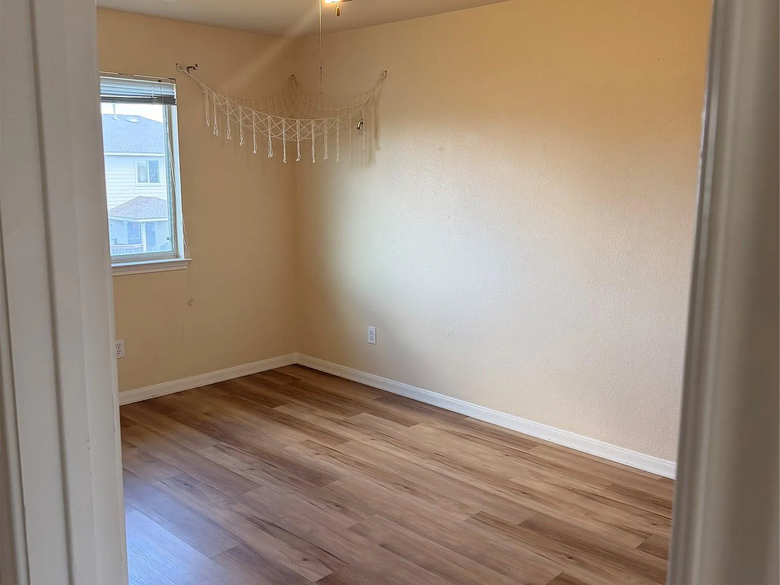 3 bed, 2.5 bath, 2142 sqft, $2,150 — Photo 4