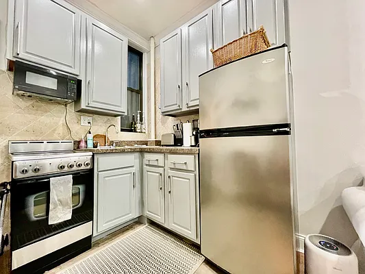 Rented by R New York | media 9