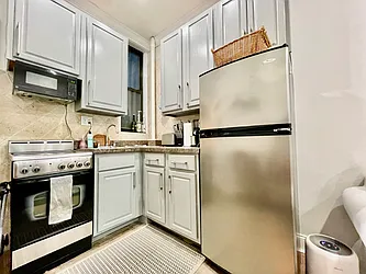 Rented by R New York