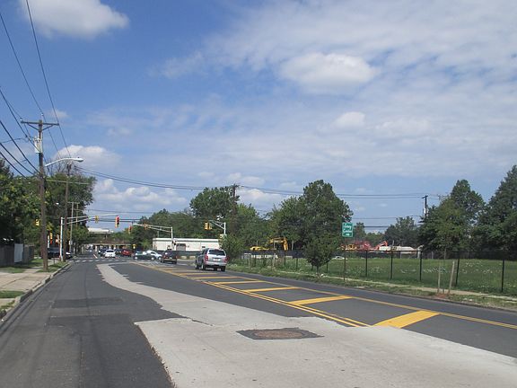 Exterior Neighborhood (street photo)