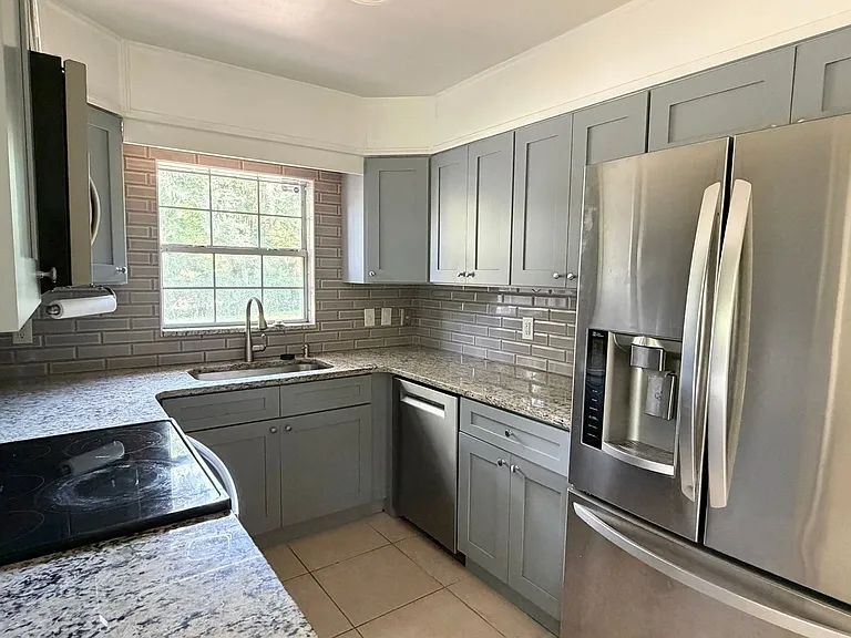 1227 Country Club Dr — Photo 6