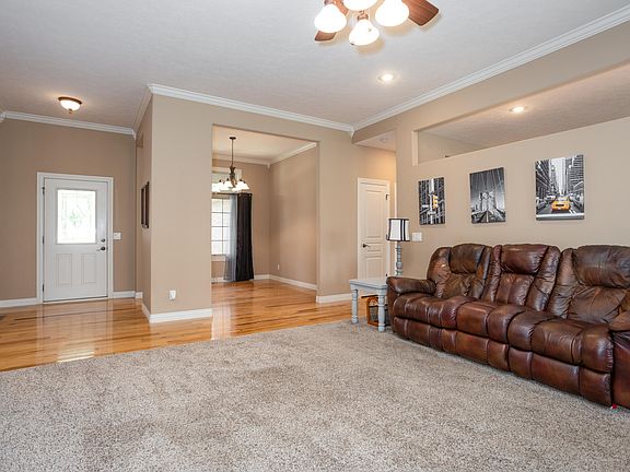 3rd image of 1110 E Charles Street