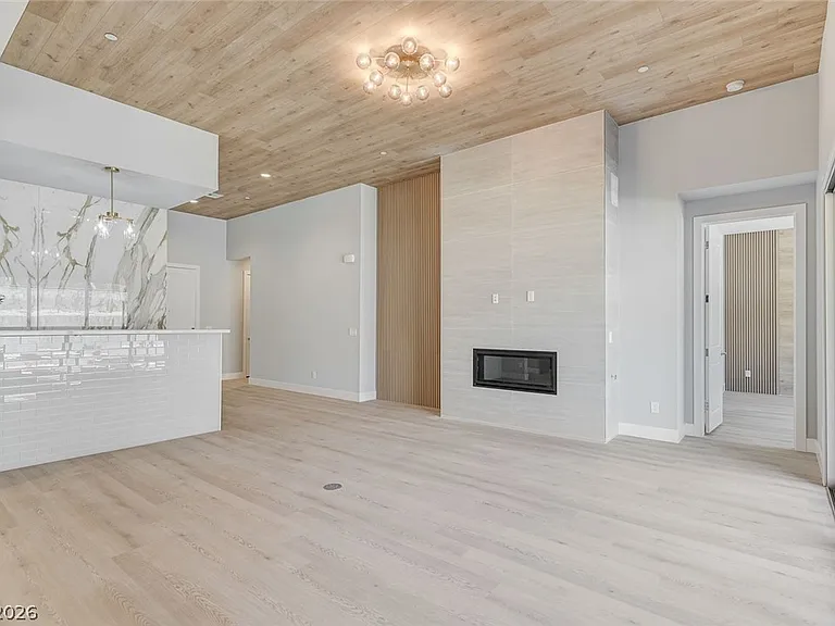 131 Robledo St — Photo 10