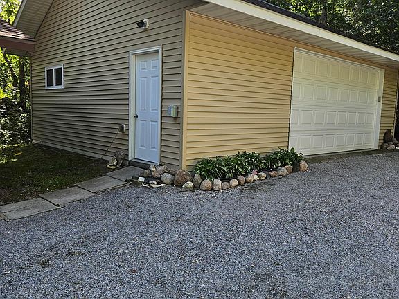 3rd image of 6728 Rocky Point Rd NW
