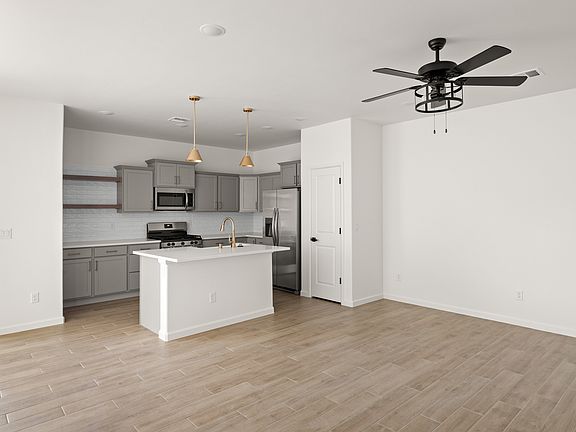 4th image of 1253 Mission Nuevo Dr
