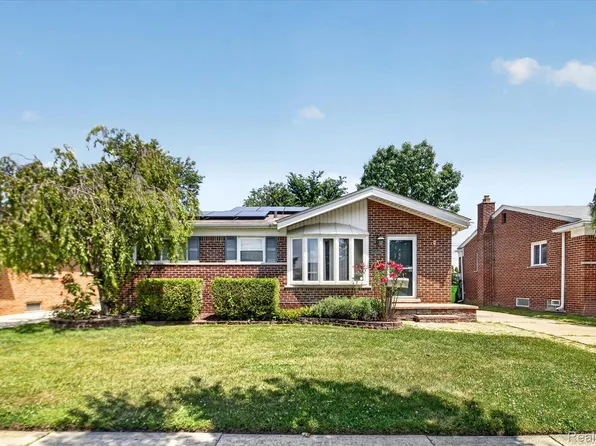 24584 Marine Ave, Eastpointe, MI 48021
