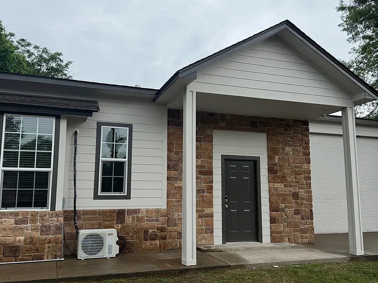 1002 S Glenwood Blvd — Photo 2