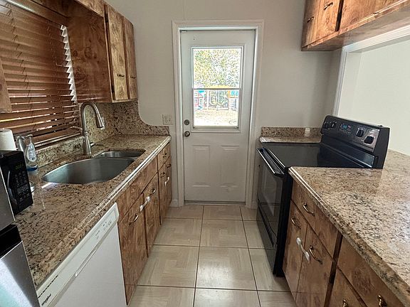 4th image of 145 SE 9th Ave