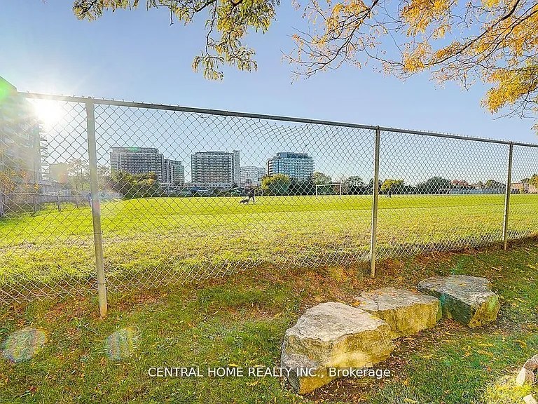 988 Sheppard Ave W #11 — Photo 27