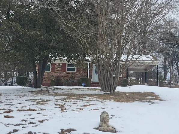 241 Providence Ln, Martinsville, VA 24112