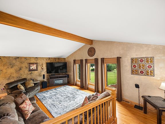 5th image of 14858 Glen Crest Ln