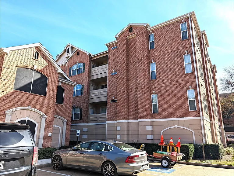 2111 Welch St #B208 — Photo 3