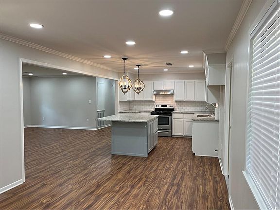 5th image of 217 Bernes St