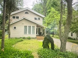 5520 Ideal Pl, Orchard Lake, MI
