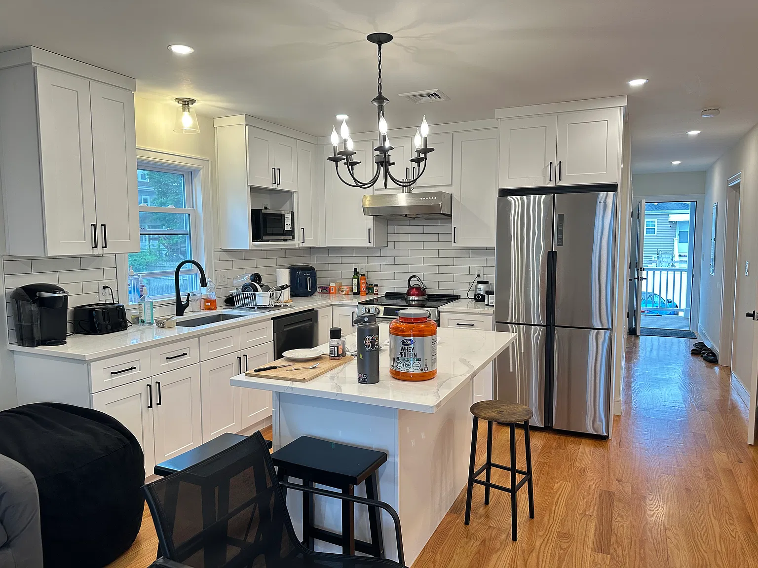 3 bed, 1000 sqft, $3,300 — Photo 1