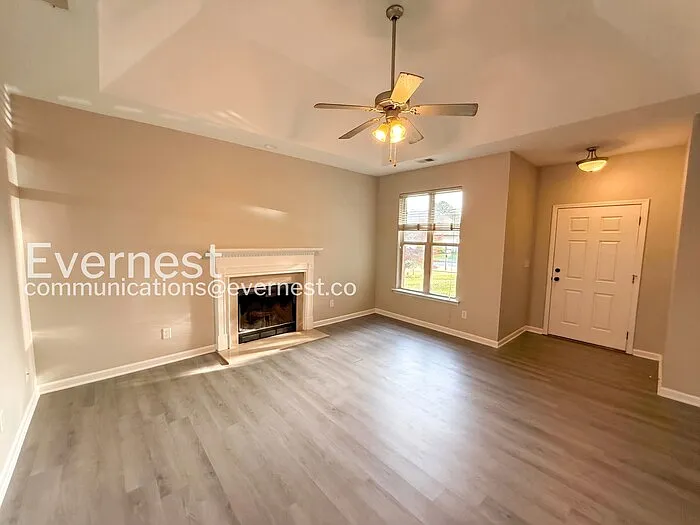 1136 Washington Dr — Photo 7