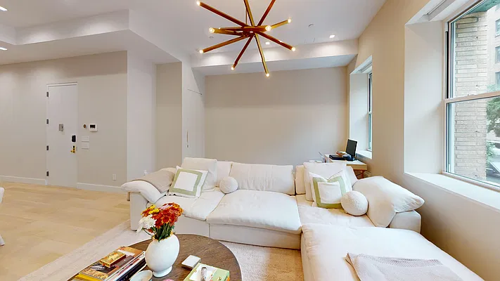 Living room, photo 2