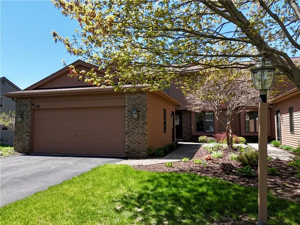742 Mariner Cir, Webster, NY 14580