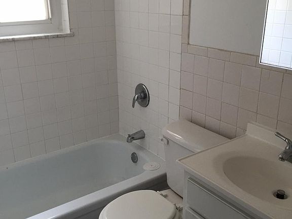 3rd image of 3245 Bishop St