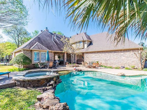 3rd image of 2712 Derby Ct