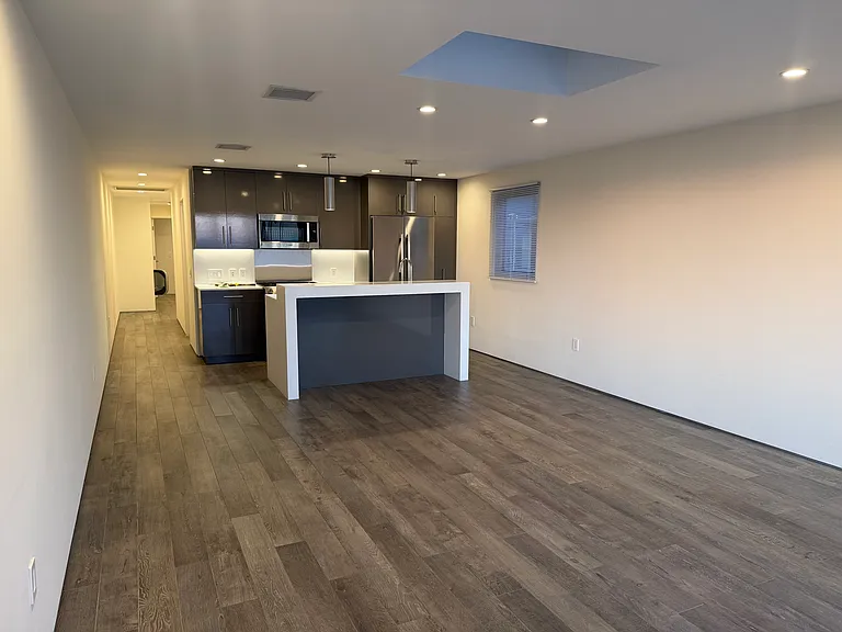 1309 S Ocean Front Walk #A — Photo 14