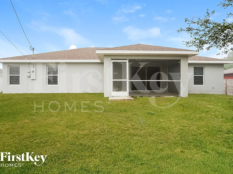 629 NE Juanita Ct — Photo 18