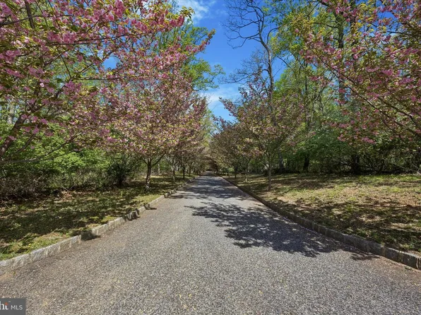 3882 Gradyville Rd, Newtown Square, PA 19073